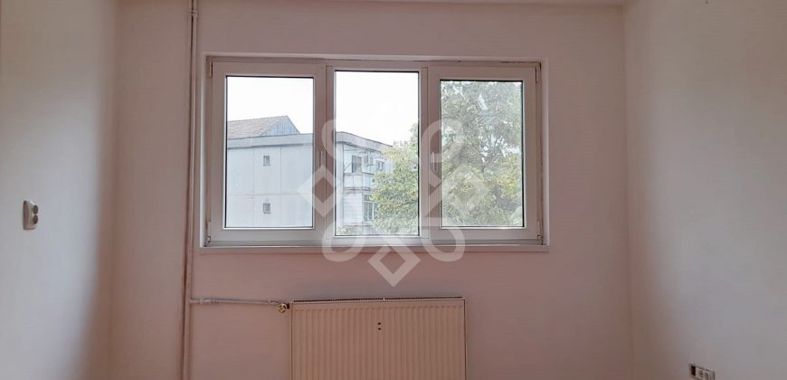 Apartament spatios cu 3 camere de vanzare, Lacul Rosu, Oradea