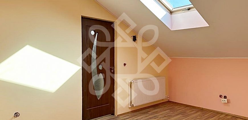 Apartament ultracentral cu 3 camere de vanzare in Oradea