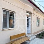 Casa cu 2 camere la curte comuna ultracentral in Oradea