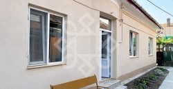 Casa cu 2 camere la curte comuna, ultracentral in Oradea