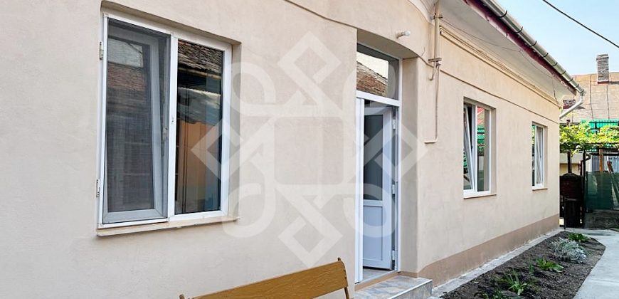 Casa cu 2 camere la curte comuna, ultracentral in Oradea