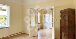 Casa cu 2 camere la curte comuna, ultracentral in Oradea