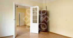 Casa cu 2 camere la curte comuna, ultracentral in Oradea