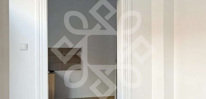 Casa cu 2 camere la curte comuna, ultracentral in Oradea