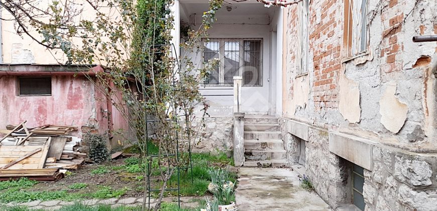 Apartament la casa cu 4 camere, ultracentral in Oradea