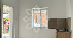 Casa cu 2 camere la curte comuna, ultracentral in Oradea