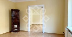 Casa cu 2 camere la curte comuna, ultracentral in Oradea