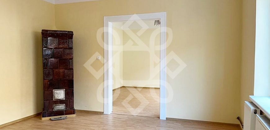 Casa cu 2 camere la curte comuna, ultracentral in Oradea