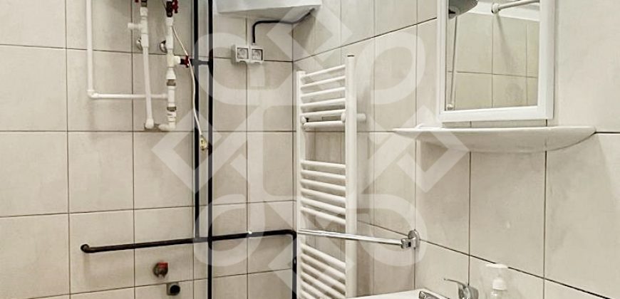 Casa cu 2 camere la curte comuna, ultracentral in Oradea