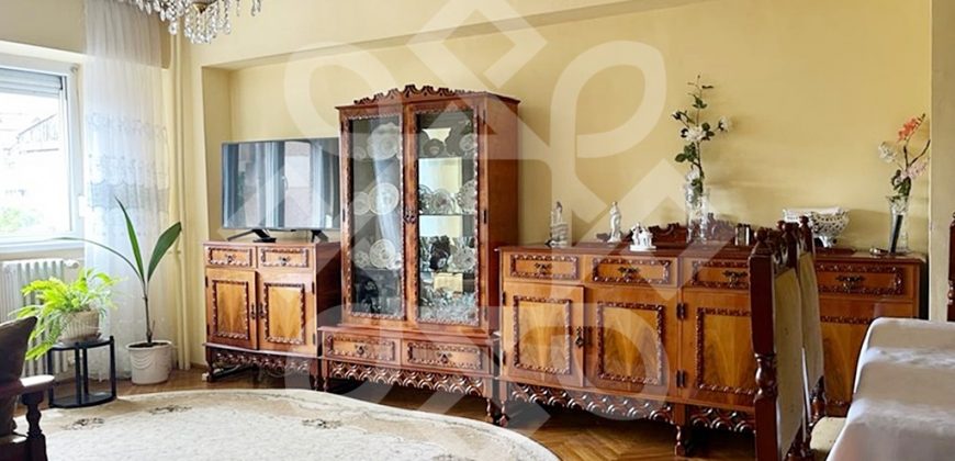 Apartament cu 4 camere de vanzare pe Bulevardul Dacia