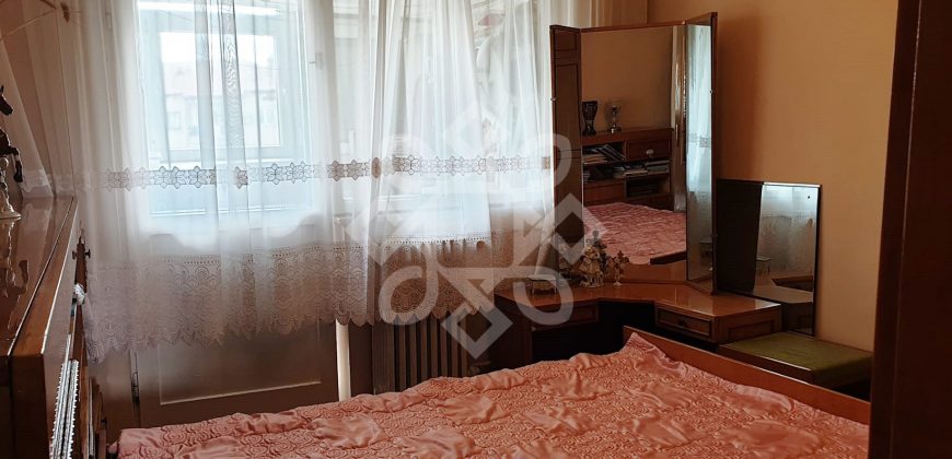 Apartament cu 4 camere de vanzare pe Bulevardul Dacia