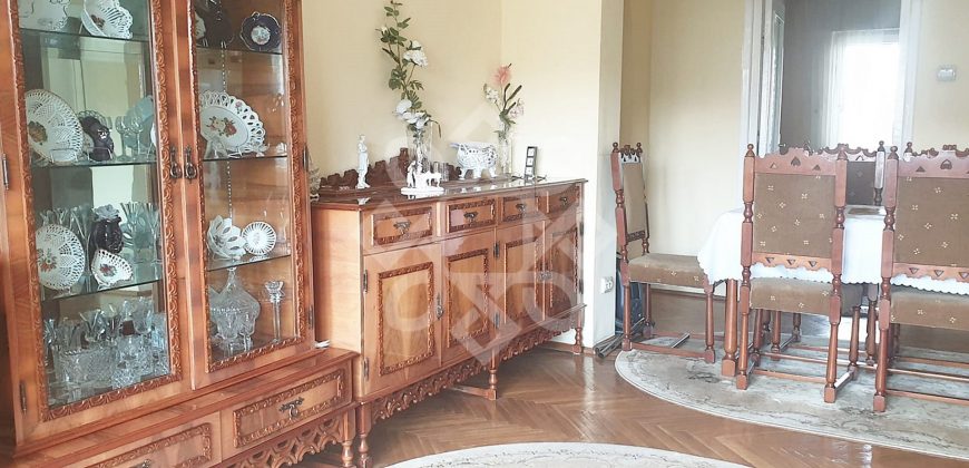 Apartament cu 4 camere de vanzare pe Bulevardul Dacia