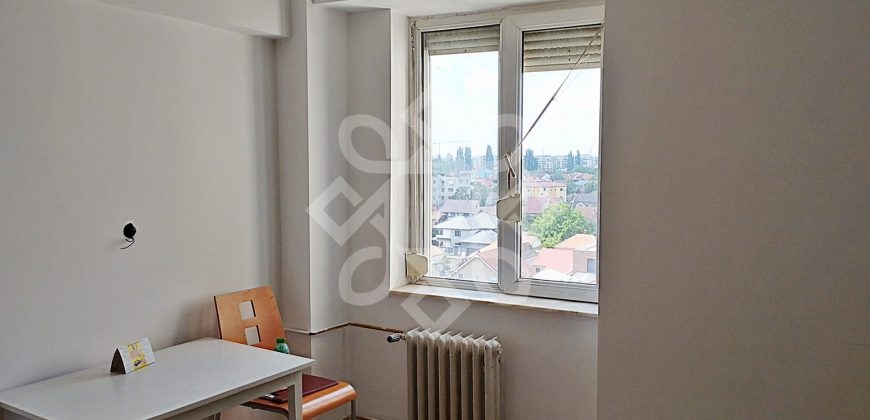 Apartament cu 4 camere de vanzare in Cantemir