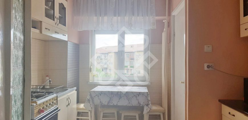 Apartament cu 4 camere de vanzare pe Bulevardul Dacia