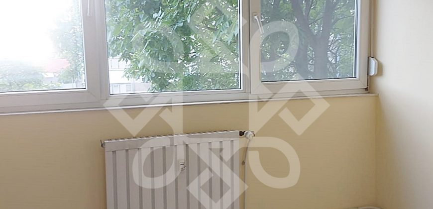 Apartament cu 3 camere, decomandat, zona Calea Aradului