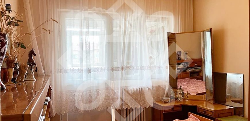 Apartament cu 4 camere de vanzare pe Bulevardul Dacia