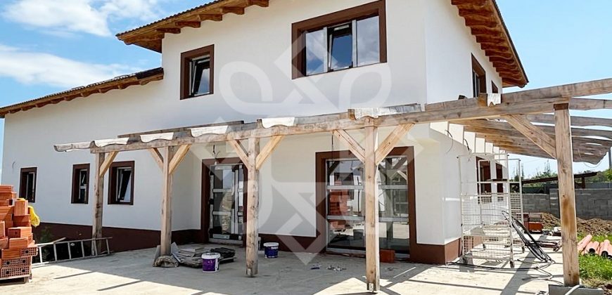 Casa noua cu 8 dormitoare de inchiriat in Paleu