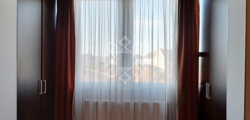Apartament cu 3 camere tip PC in zona centrala din Oradea