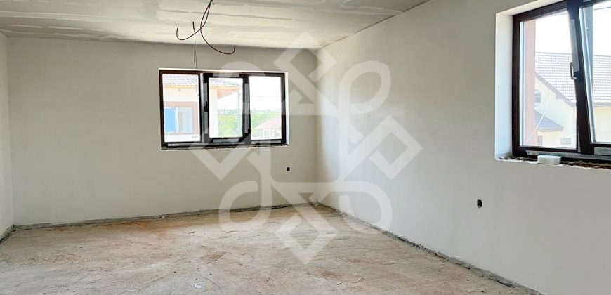 Casa noua cu 8 dormitoare de inchiriat in Paleu