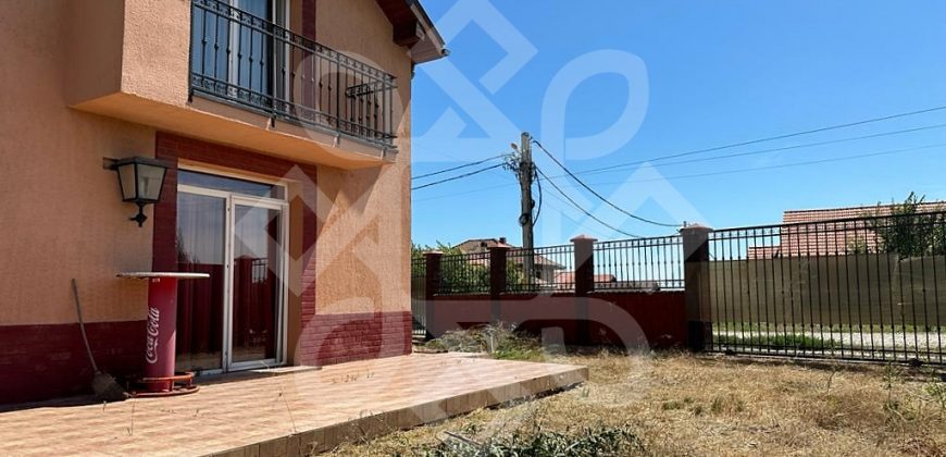 Casa cu 4 camere de inchiriat in Paleu