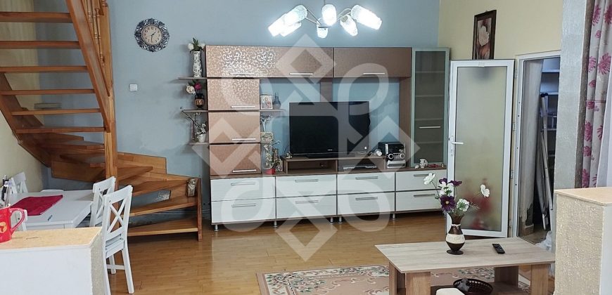 Casa cu 4 camere la curte comuna, zona ultracentrala