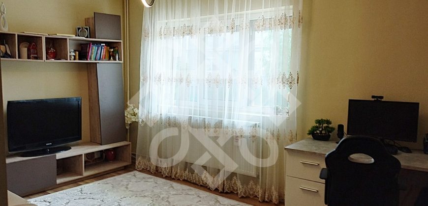 Apartament cu 4 camere de vanzare in Nufarul