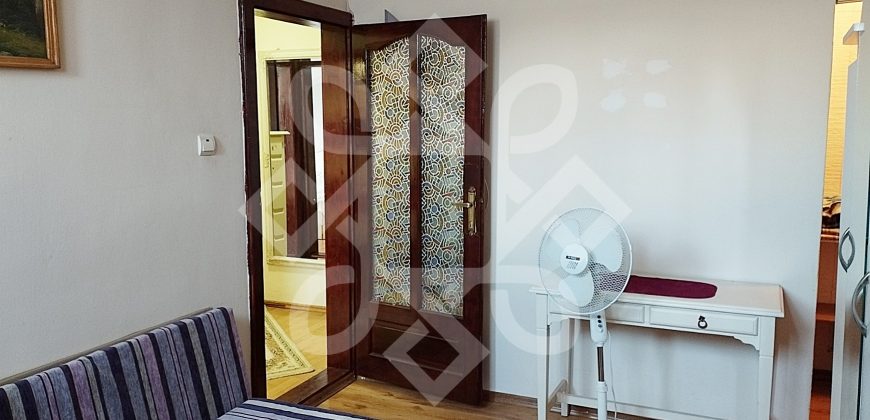 Casa cu 4 camere la curte comuna, zona ultracentrala