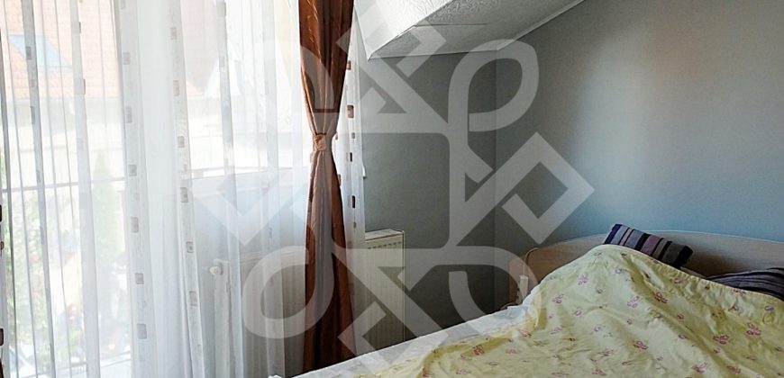 Casa cu 4 camere la curte comuna, zona ultracentrala