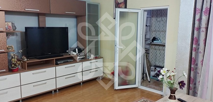 Casa cu 4 camere la curte comuna, zona ultracentrala