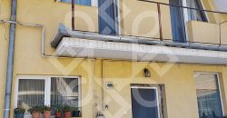 Casa cu 4 camere la curte comuna, zona ultracentrala