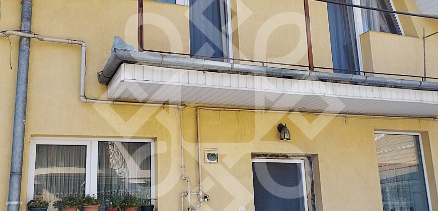 Casa cu 4 camere la curte comuna, zona ultracentrala