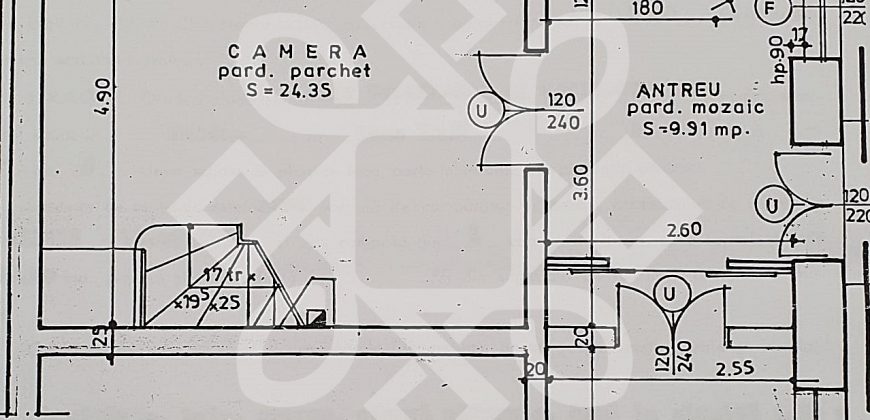 Casa cu 4 camere la curte comuna, zona ultracentrala