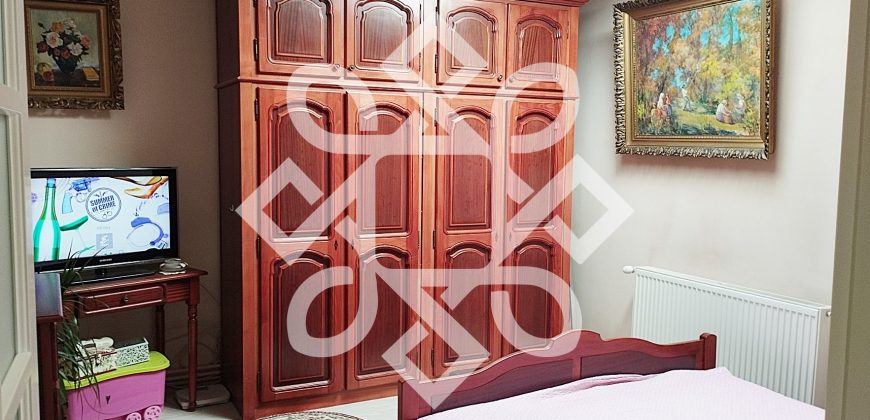 Casa la curte comuna, zona centrala in Oradea