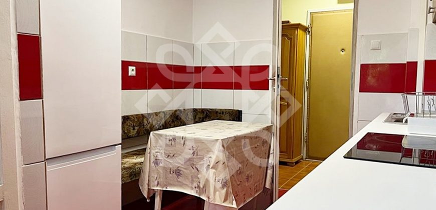 Apartament cu 3 camere de inchiriat in zona Decebal