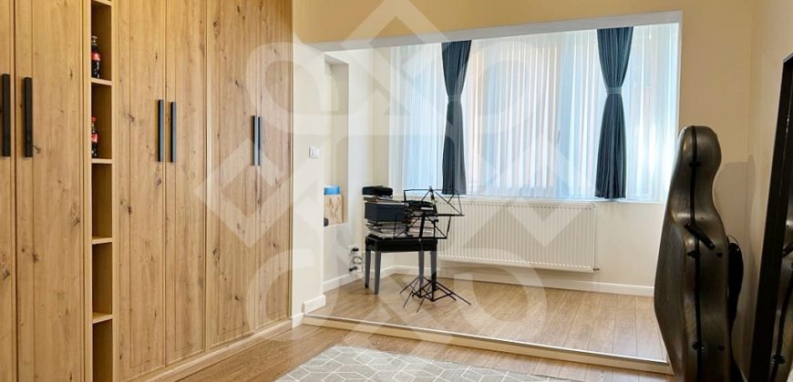Apartament de lux cu 4 camere de vanzare in Sanmartin