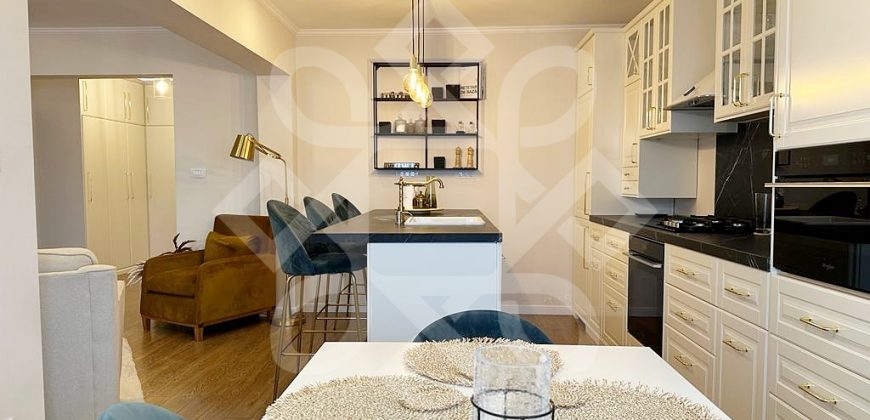 Apartament de lux cu 4 camere de vanzare in Sanmartin