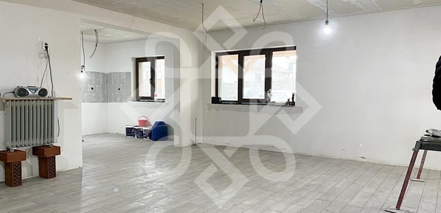 Casa noua cu 8 dormitoare de inchiriat in Paleu