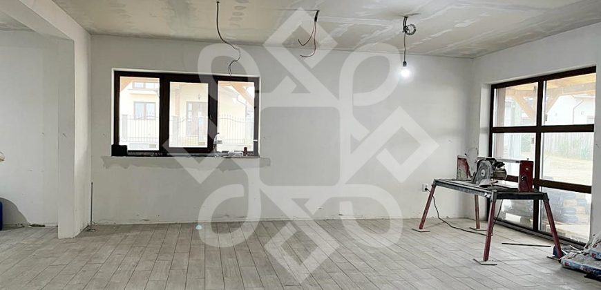 Casa noua cu 8 dormitoare de inchiriat in Paleu