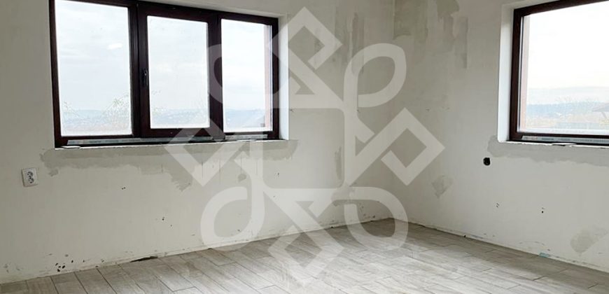 Casa noua cu 8 dormitoare de inchiriat in Paleu