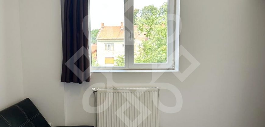 Apartament ultracentral la casa si curte proprie de inchiriat