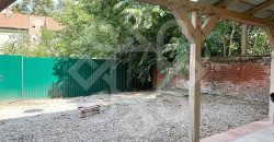 Apartament ultracentral la casa si curte proprie de inchiriat