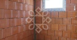 Casa la rosu de vanzare in Cartierul Tineretului