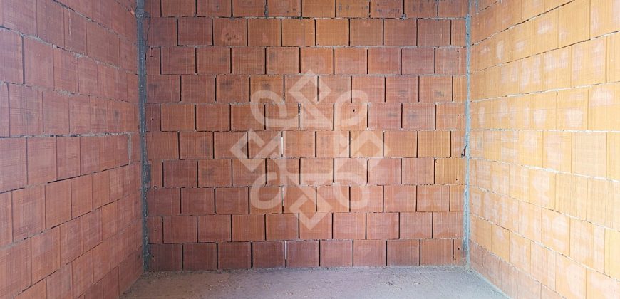 Casa la rosu de vanzare in Cartierul Tineretului