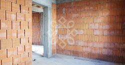 Casa la rosu de vanzare in Cartierul Tineretului