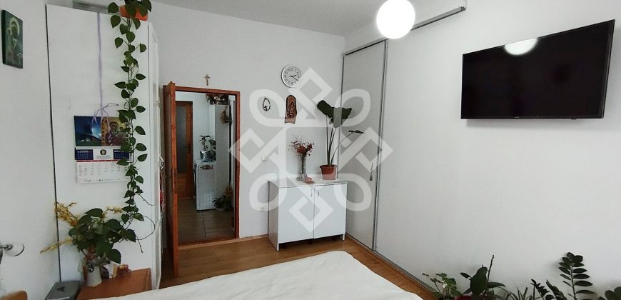 Apartament la casa cu 3 camere zona centrala