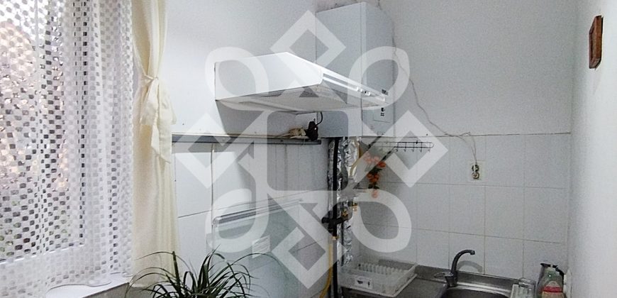 Apartament la casa cu 3 camere zona centrala