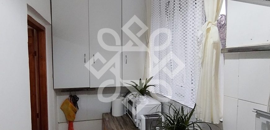Apartament la casa cu 3 camere zona centrala