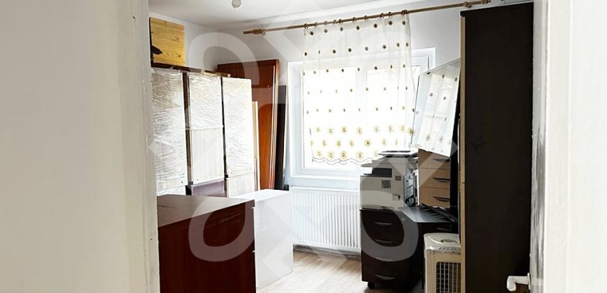 Apartament cu 3 camere de vanzare in zona Nufarul Oradea