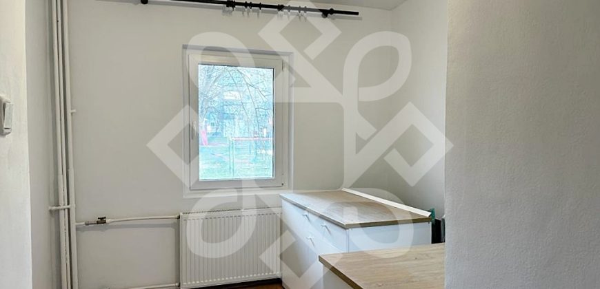 Apartament cu 3 camere de vanzare in zona Nufarul Oradea