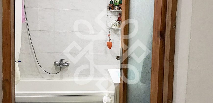 Apartament la casa cu 3 camere zona centrala